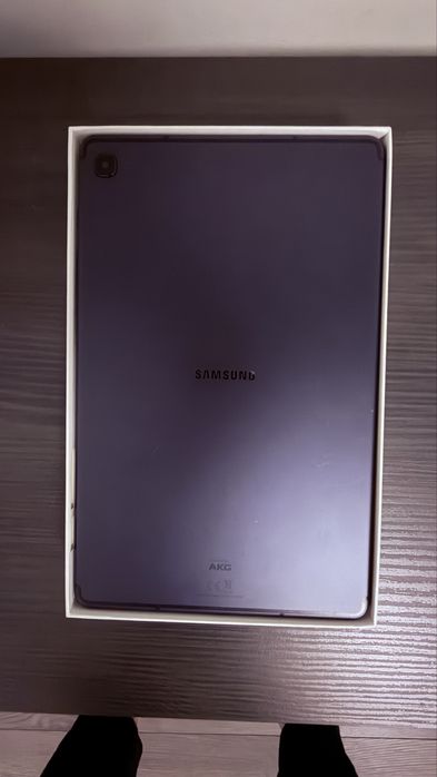 Vand  tableta  tab s6 lite cu cartela de telefon arata ca noua