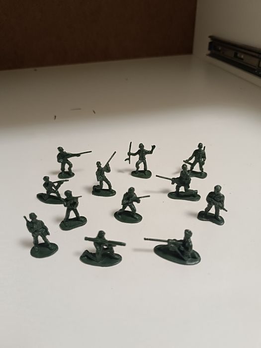 Наборы солдатиков.