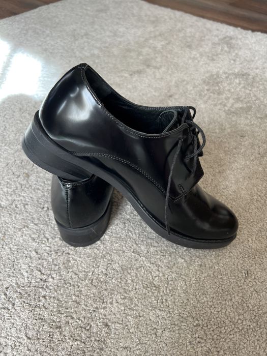 Pantofi noi de dama