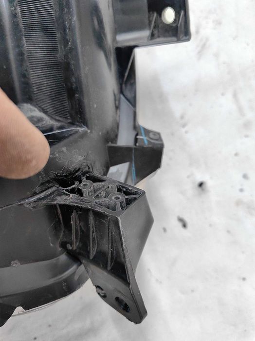 Оригинален фар Mitsubishi L200