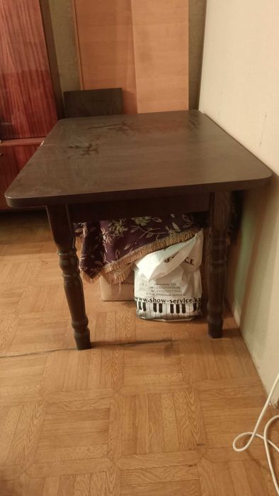 Стол, раздвижной, с прикручиваются ножками. Самовывоз
