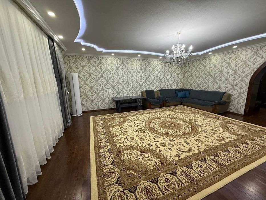 Сдается в аренду просторная 3-комнатная квартира в центре города