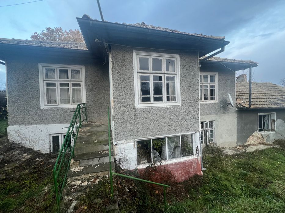 Имот в село Равна