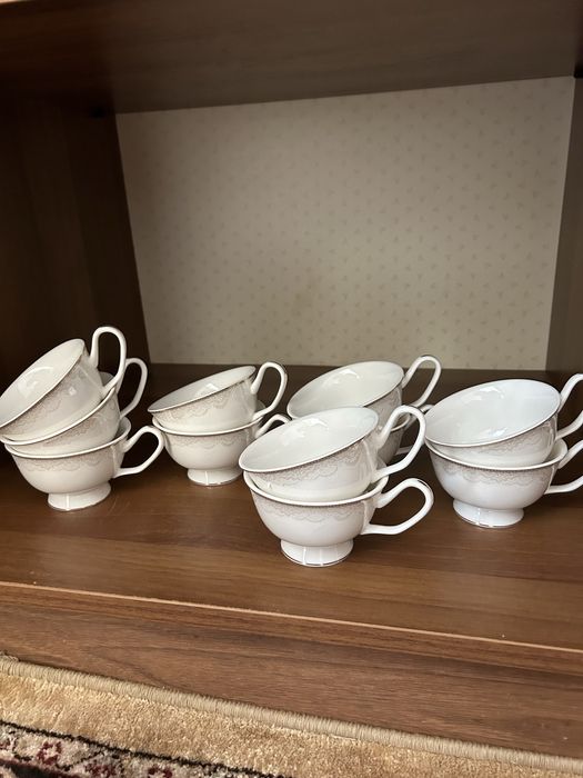 Продам чайник +фарфоровый чашки