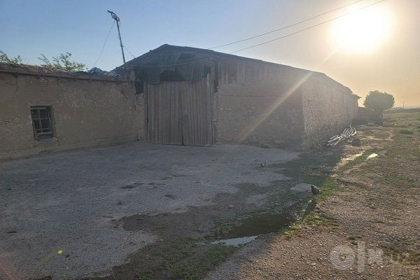 Molxona binosi sotiladi