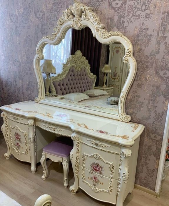 Продам спальный гарнитур.