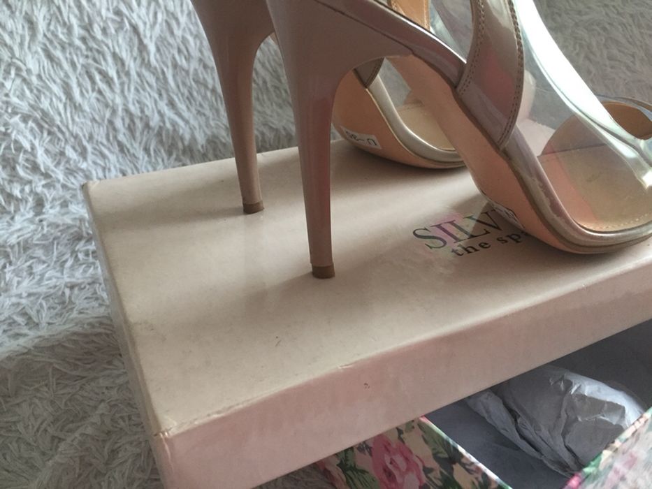 Продам туфли -босоножки.