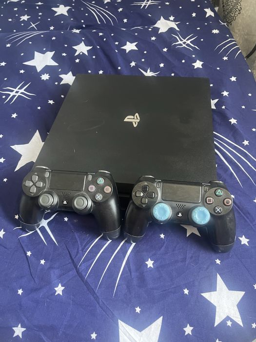 Vand PS4 Pro 1TB 2 Controlere