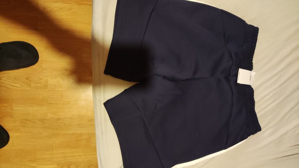 Pantaloni Originali Scurți Puma noi cu Eticheta...