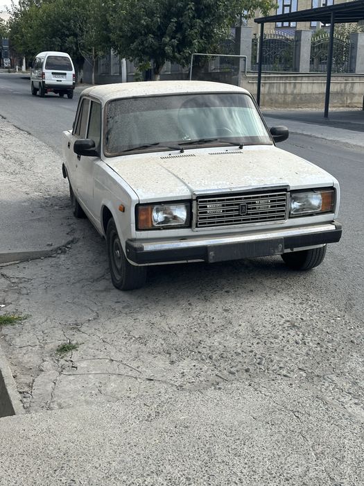Vaz 2107 sotiladi