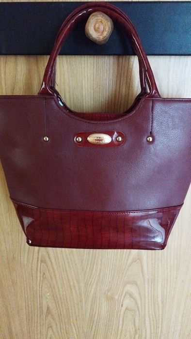 Нова дамска луксозна чанта червен лак