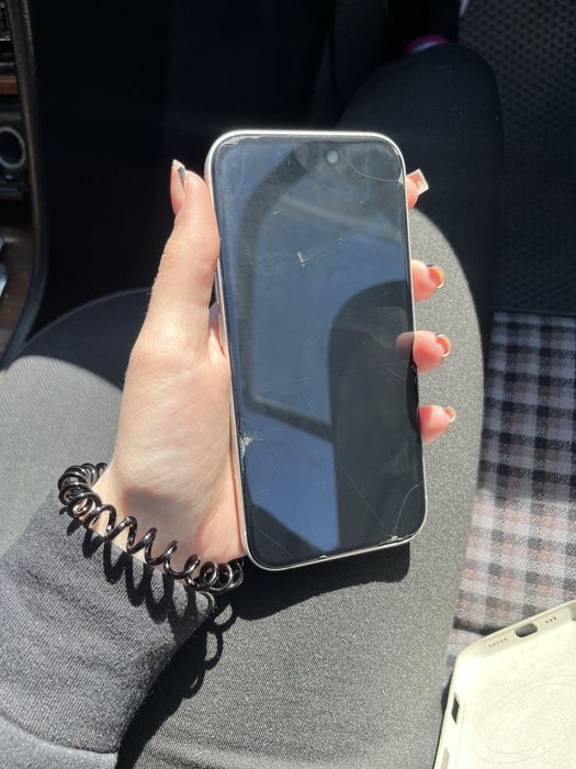 Продам iPhone 16, в хорошем состоянии