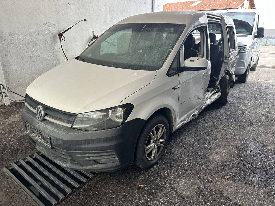 Vw caddy 5 locuri 2.0tdi 150cp fab 2015 avariat pe lateral. Inscris