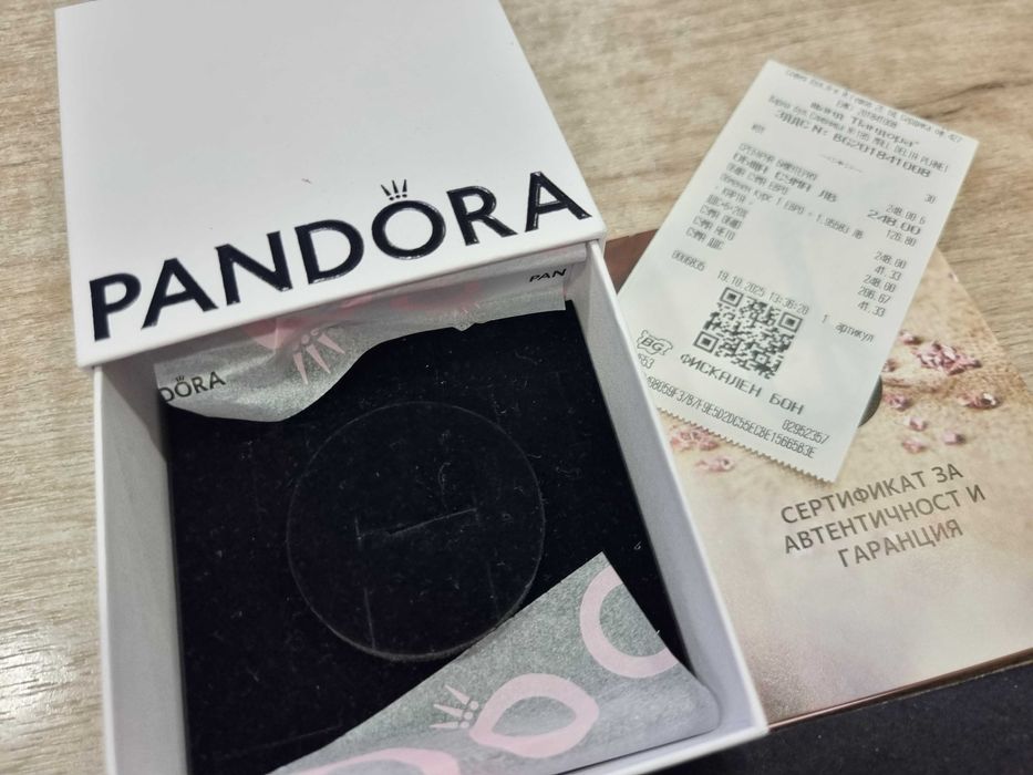 Гривна Pandora с висулки медалиони