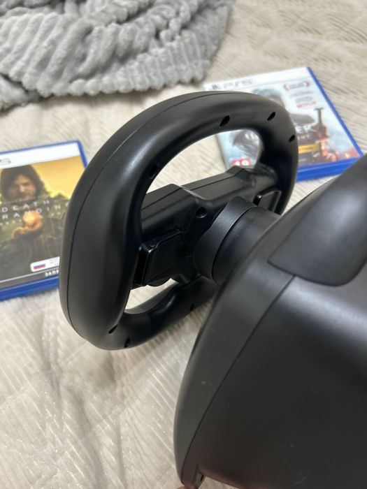 игра на пс5 и игровой руль