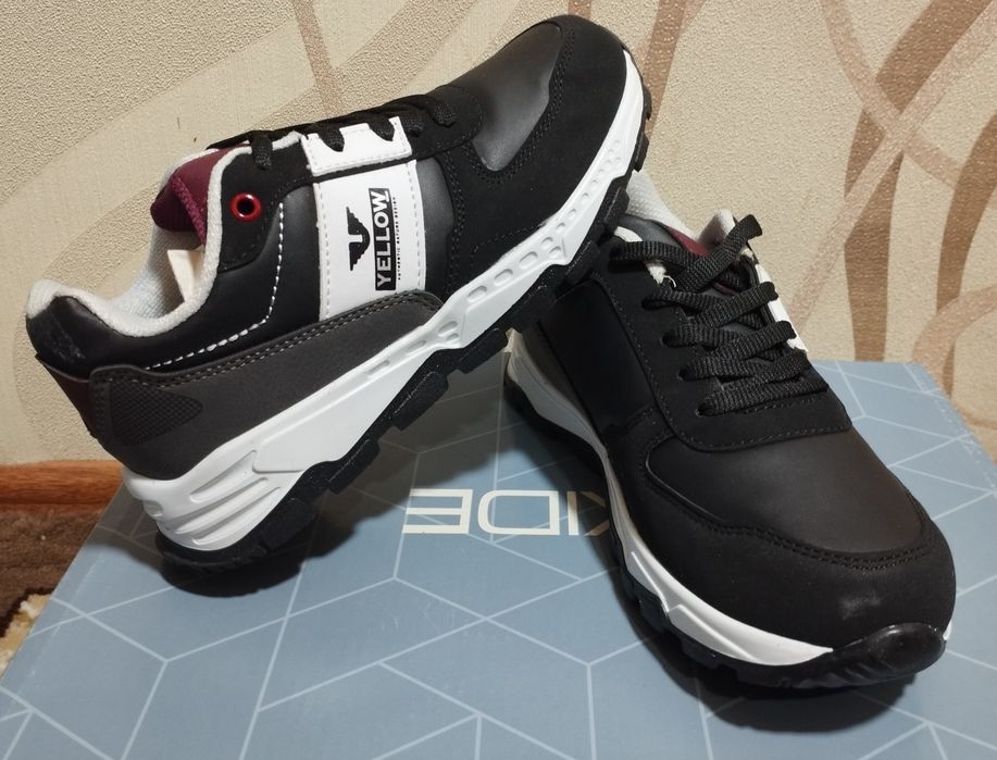 Подростковые кроссовки