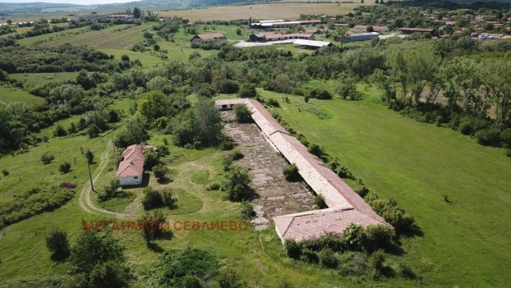 Продажба Къща гр. Севлиево - гр. Севлиево 1000m² и двор 1000m²