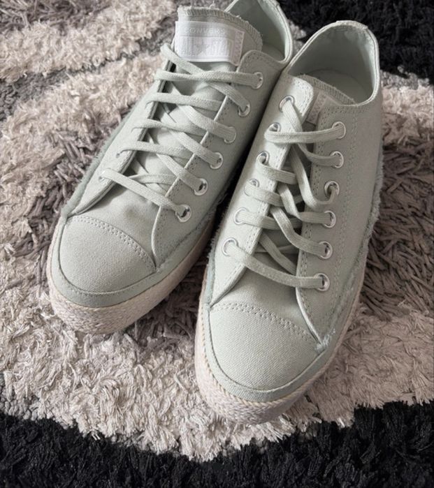 Converse pret negociabil