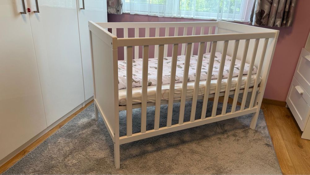 Бебешка кошара Икеа + матрак от пяна с калъф + спален комплект 2 бр.