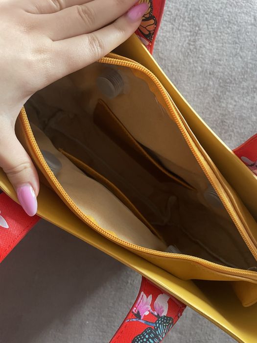 Geanta O bag galbenă