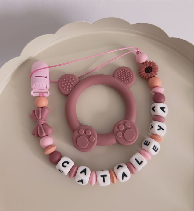 Lantisor suzeta personalizat, jucarii dentitie, cutiute cadou bebelusi