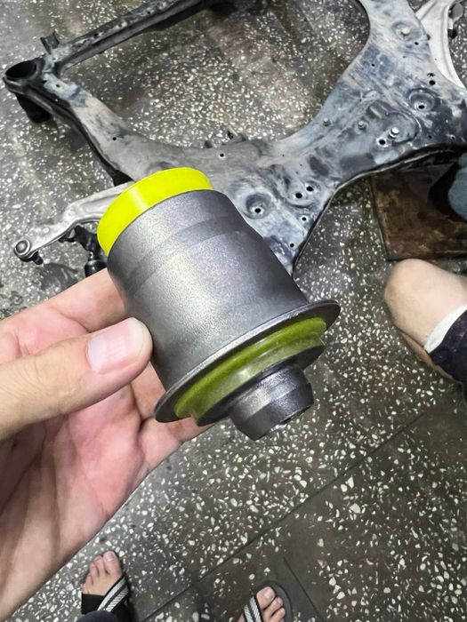 Сайлентблоки балки (подрамник) Nissan Altima