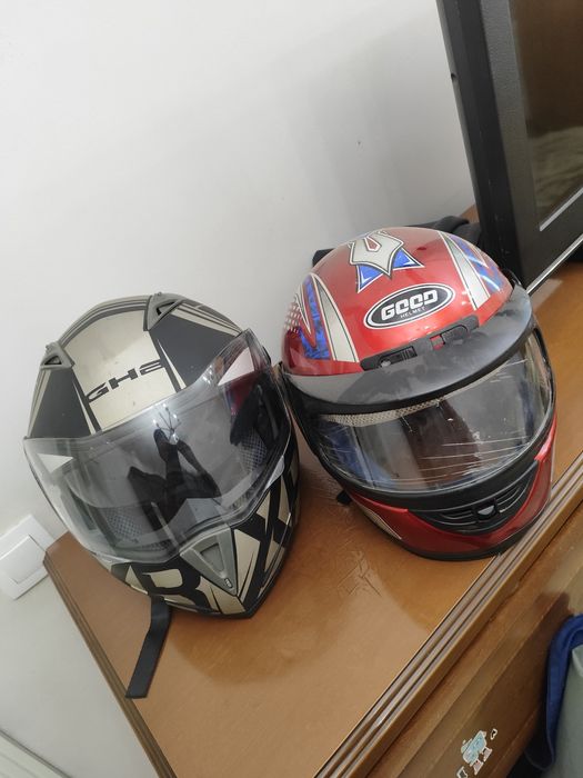 два шлема для мотоцикла