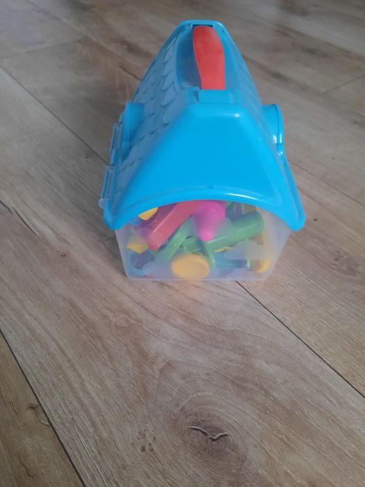 Căsuța cu forme pt construit.