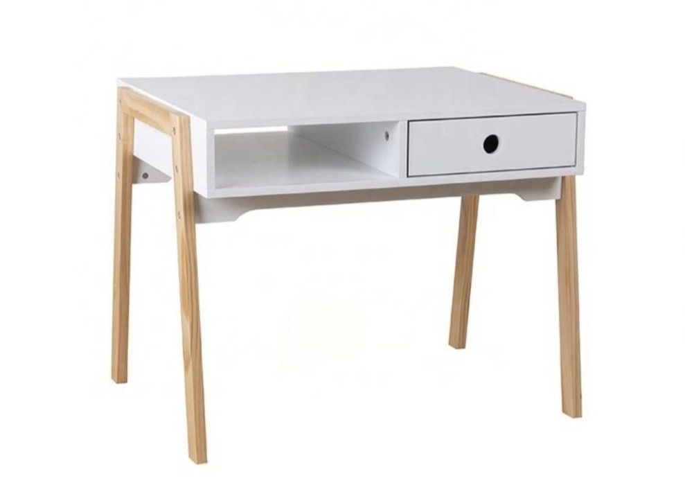 Детски комплект  маса с два стола