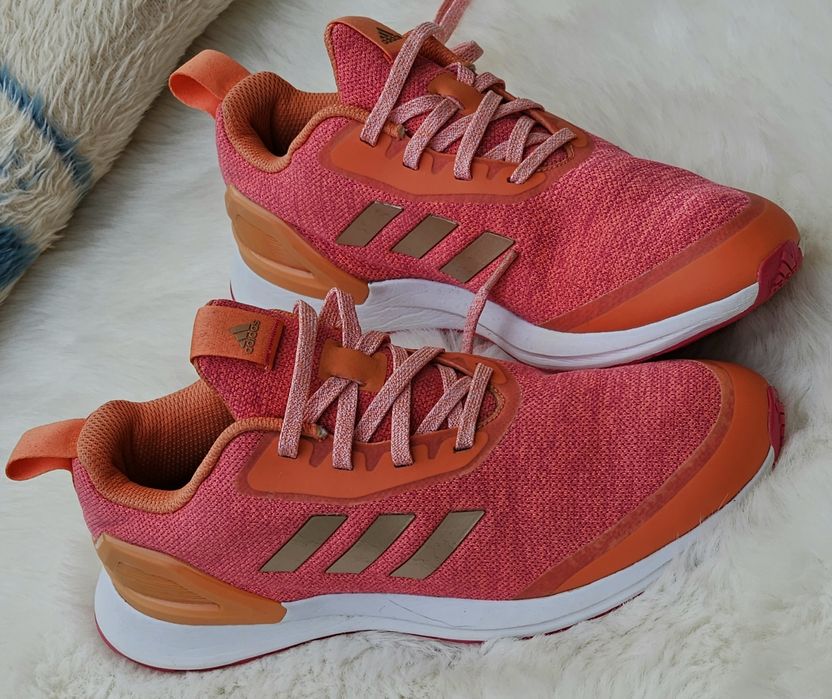 Adidas оригинални дамски маратонки  38 номер