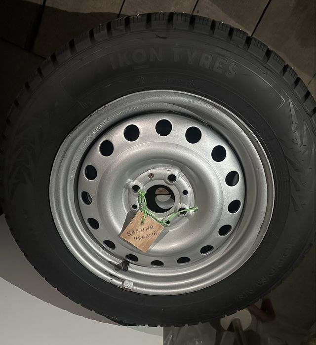 Продам комплект зимних колес.