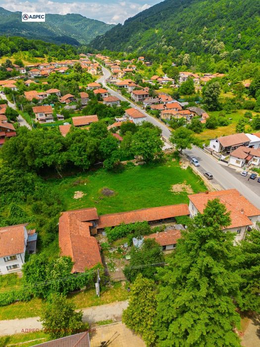 Парцел в Ловеч, област-гр.Априлци площ 1625 цена 150000