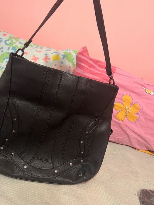 Дамска чанта Desiqual , няколко начина на носене