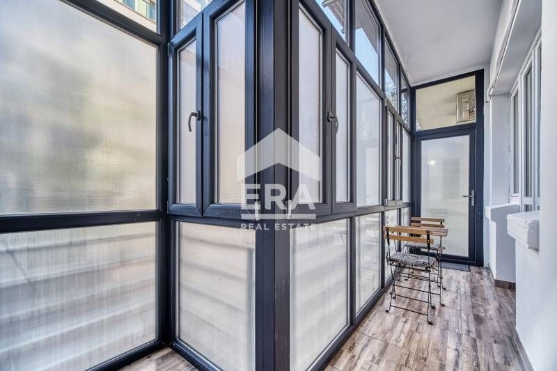 Двустаен апартамент с работещ бизнес в емблематична, аристократична сг