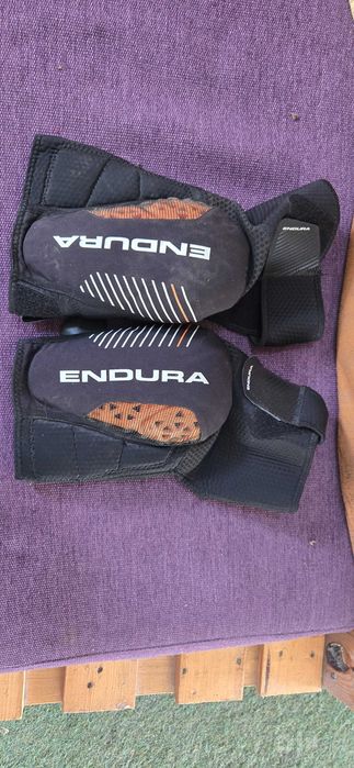 Велосипедные наколенники Endura (MTB / Enduro / Trail)