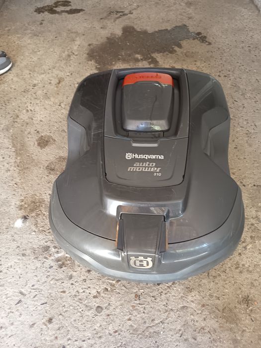 Cositoare automata pentru gazon Husqvarna  automower 310 pret negociabil