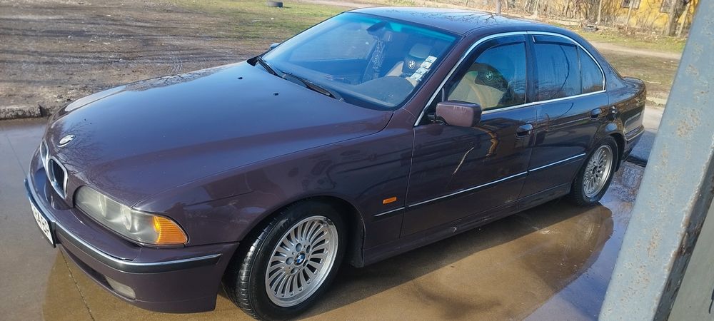 Продавам BMW E39 523i