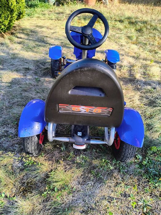 Детска кола с педали