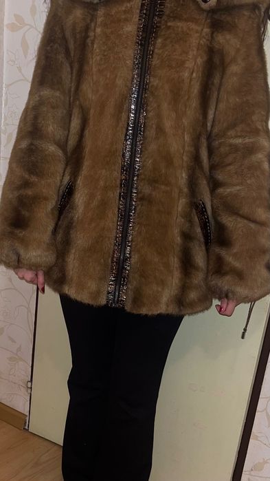 Стилно дамско палто с качулка