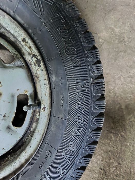 Продам 4 баллона на r13 зима