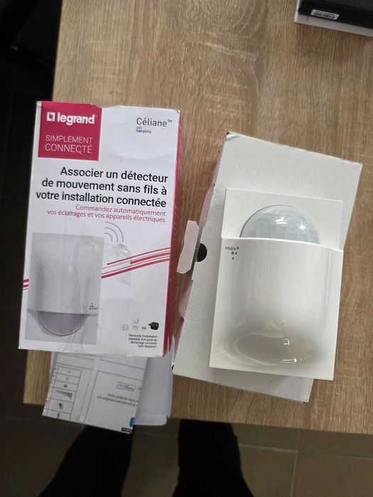 LEGRAND  Detector de miscare wireless, utilizare în interior și exterior IP44, detecție în infraroșu 140° reglabilă până la 8 m