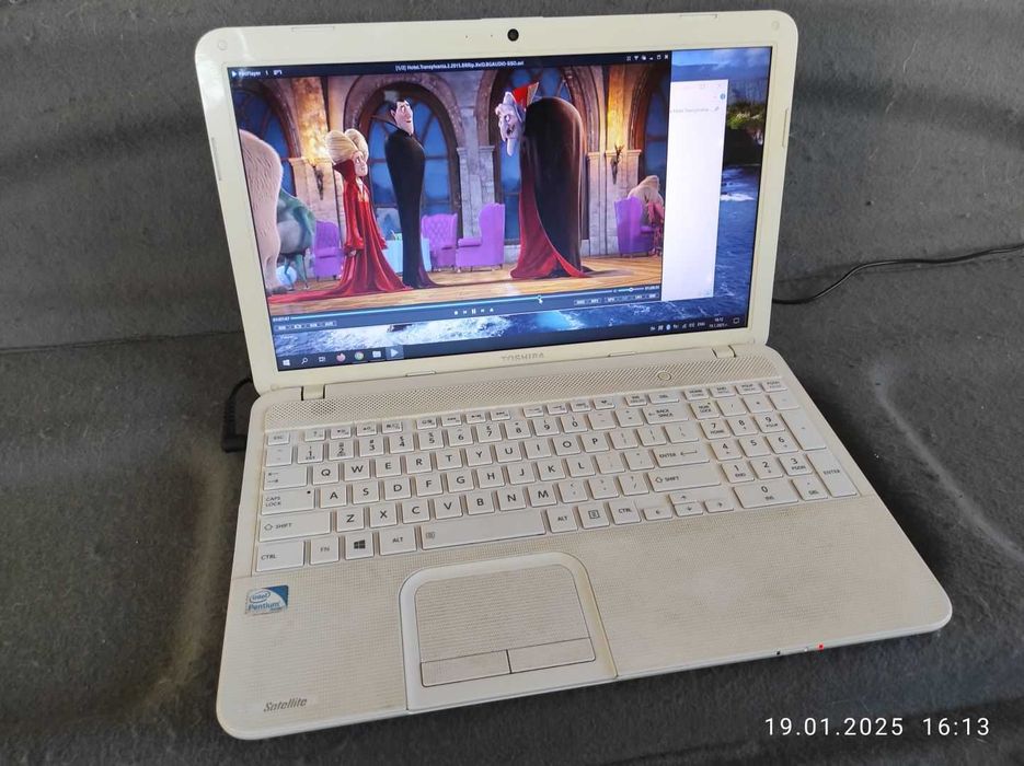 Продавам работещ лаптоп Toshiba, 15 инча