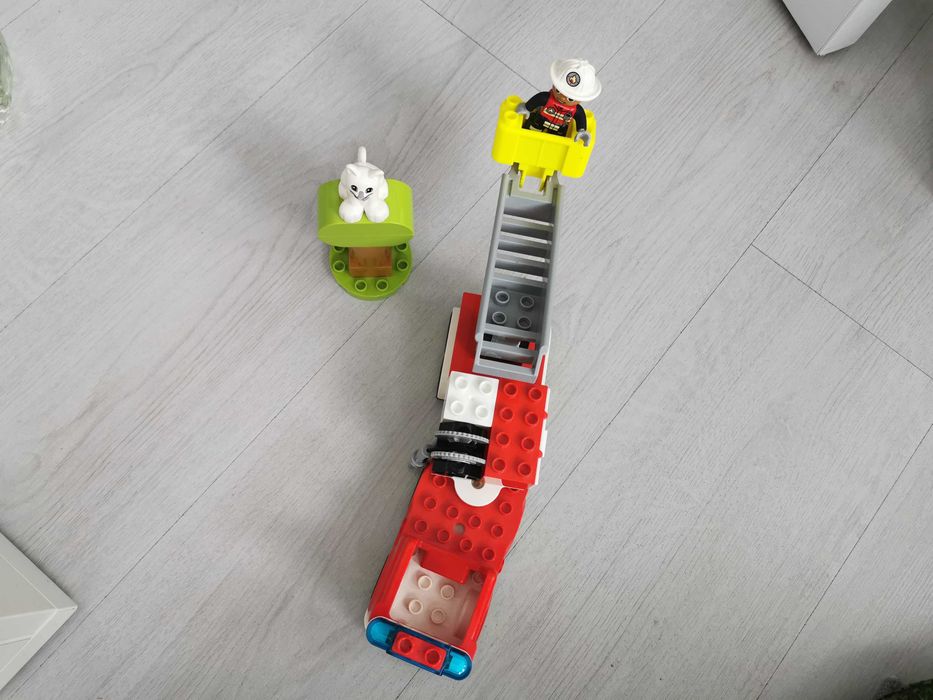 Пожарна от лего дупло