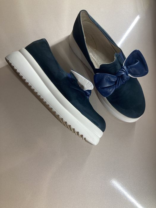 Дамски велурени обувки