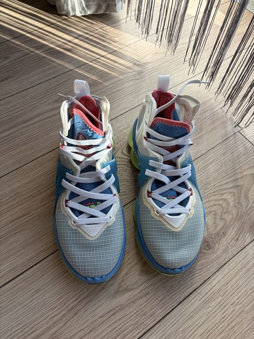 Nike LeBron 19 Tropical