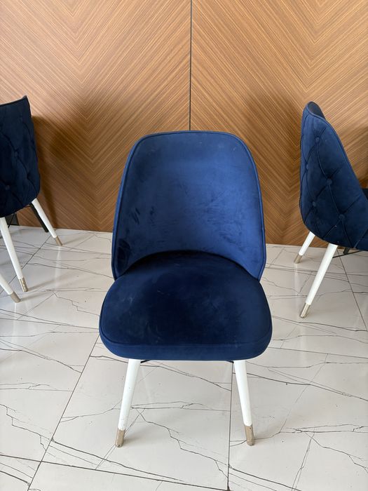 Стулья не долго пользовались