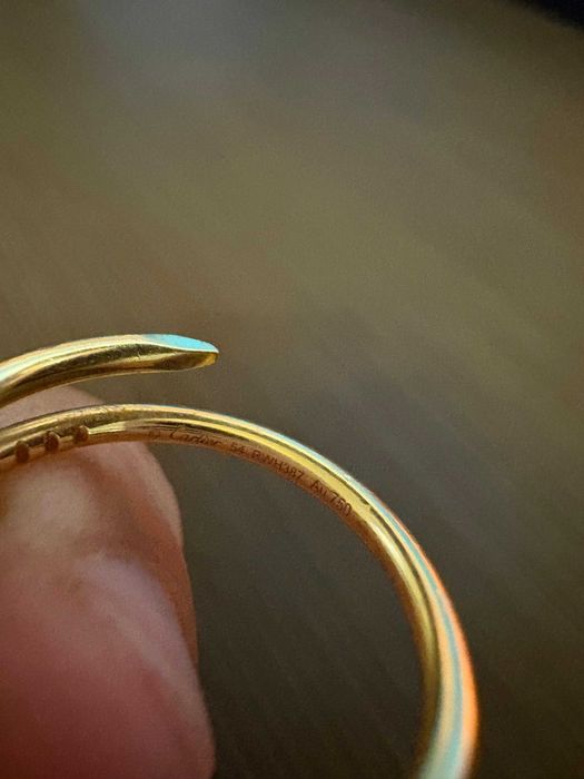 Vând inel Cartier din aur galben, model tip cui, elegant și deosebit.