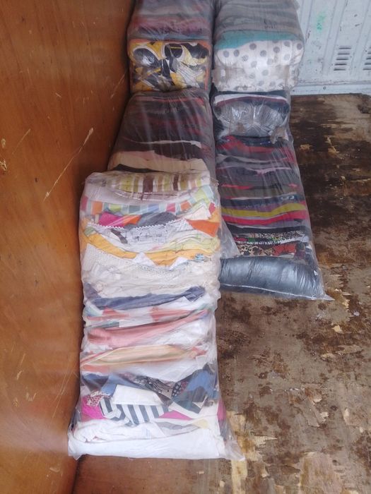 Vând haine second hand