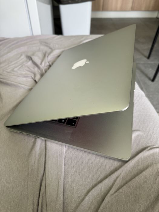 Macbook Pro laptop без забележки