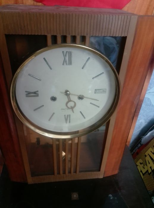 Часы с маятником ис боем